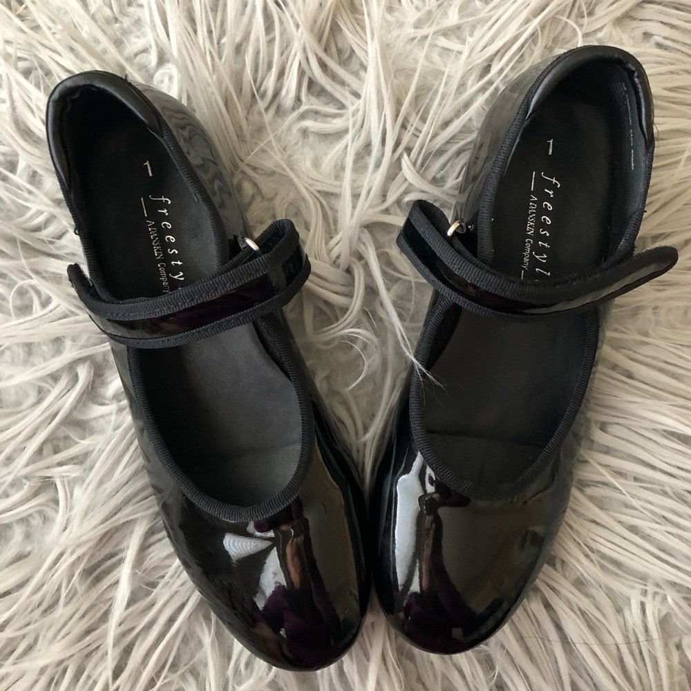 Children’s tap shoes